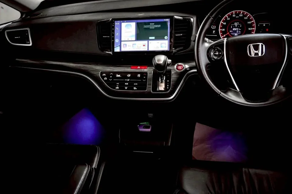 2015 Honda Odyssey V 3