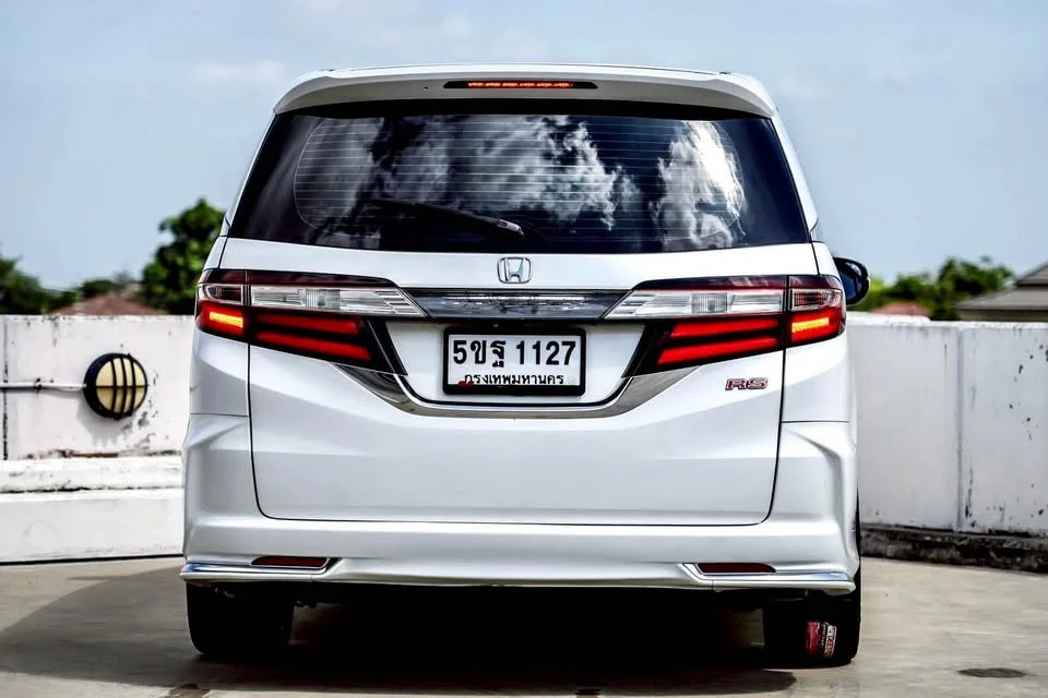2015 Honda Odyssey V 2