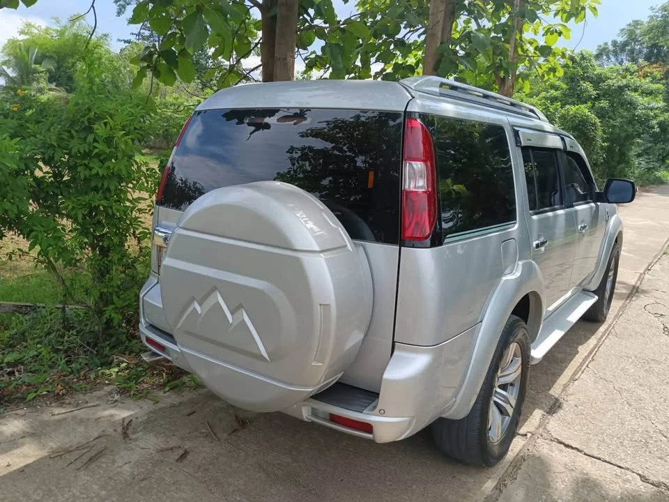 2010 Ford Everest I 3