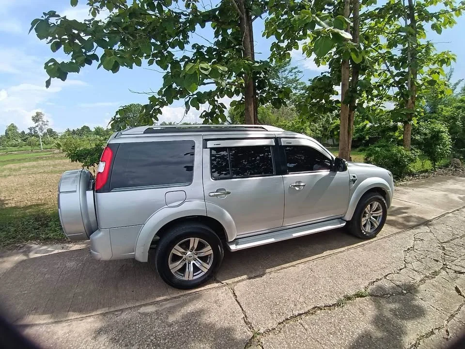 2010 Ford Everest I 3
