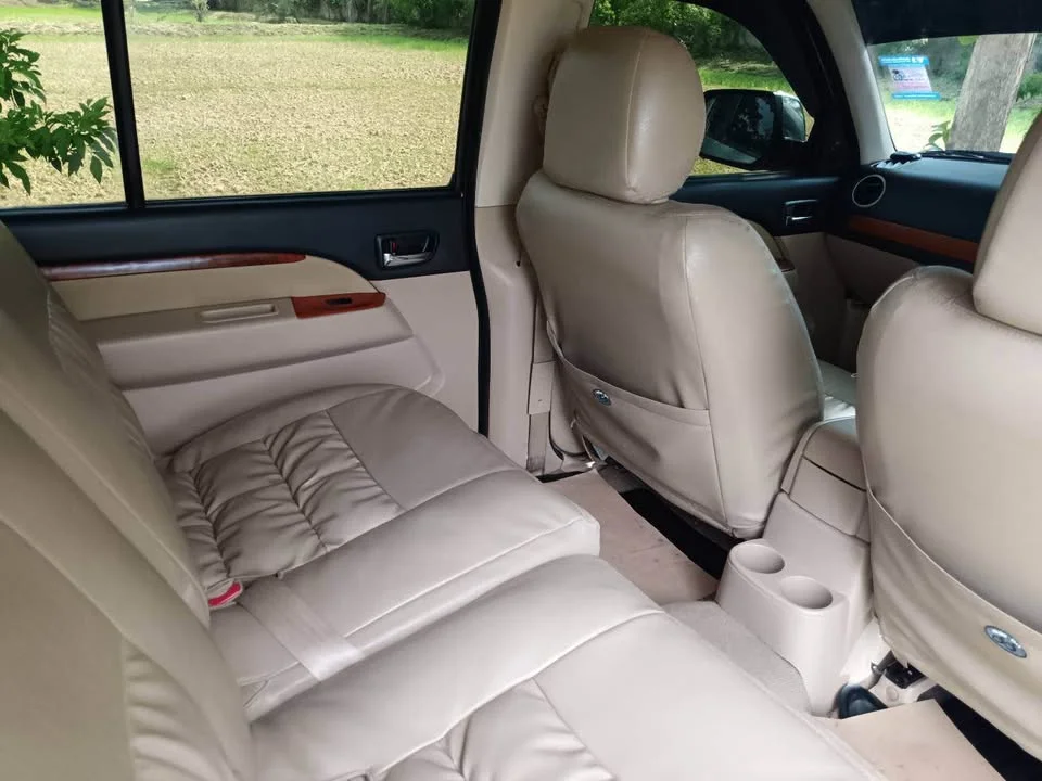 2010 Ford Everest I 2