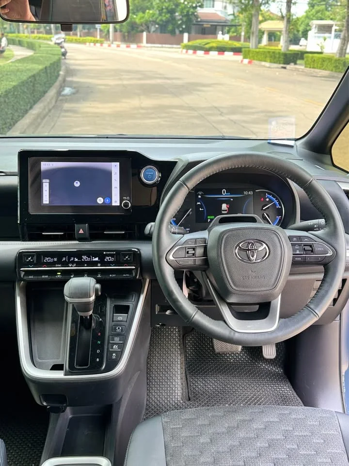 2022 Toyota Voxy IV 3