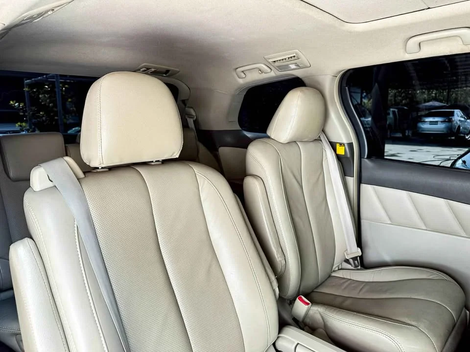 2009 Toyota Estima III 2