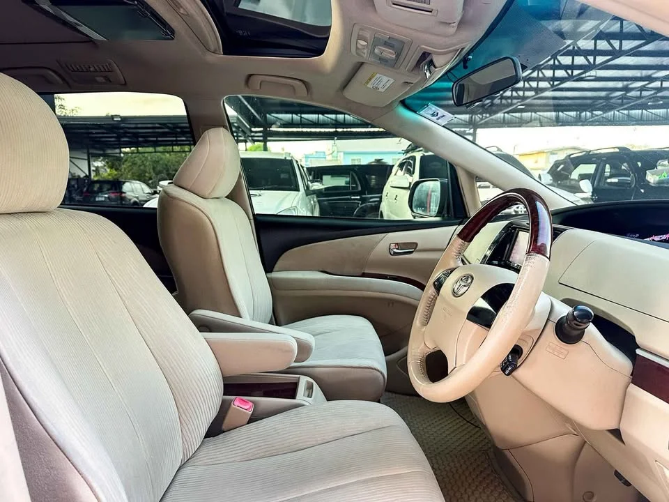 2013 Toyota Estima III 2