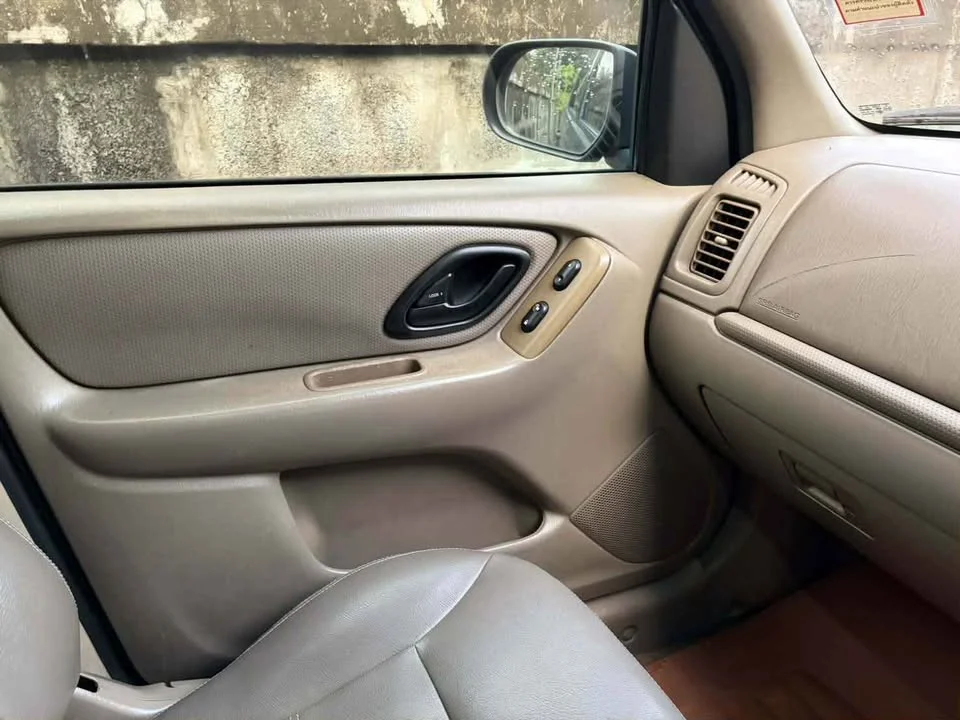 2004 Ford Escape I 3
