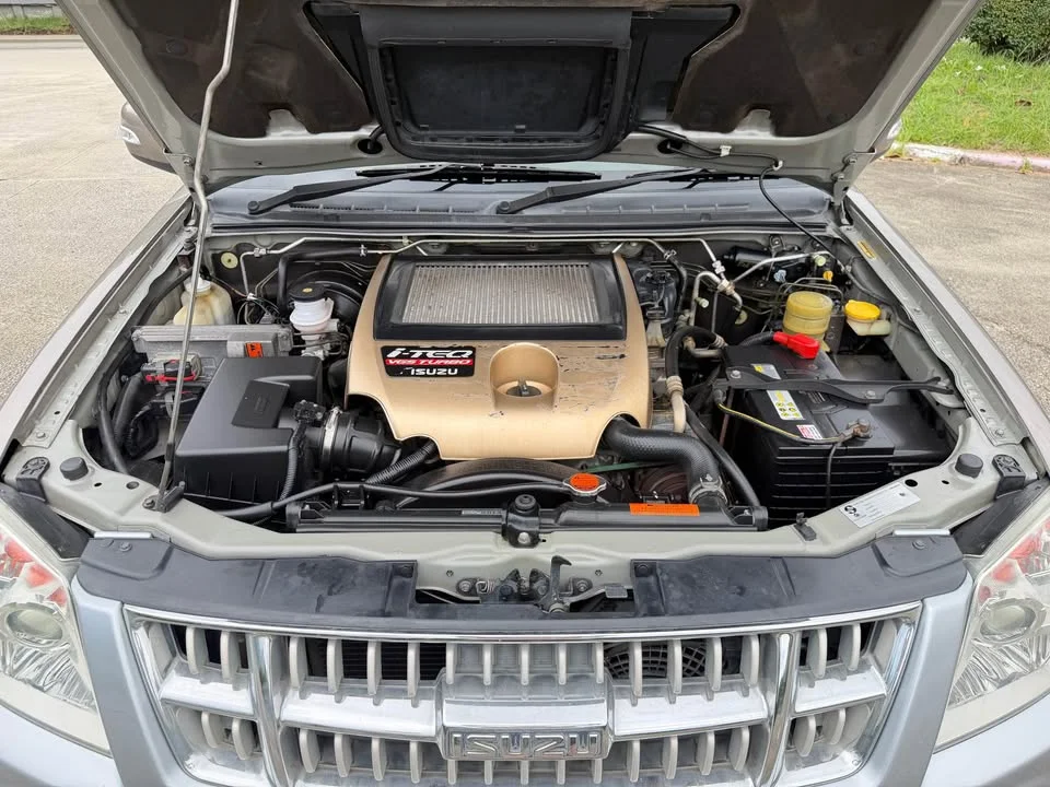2006 Isuzu MU-7 3