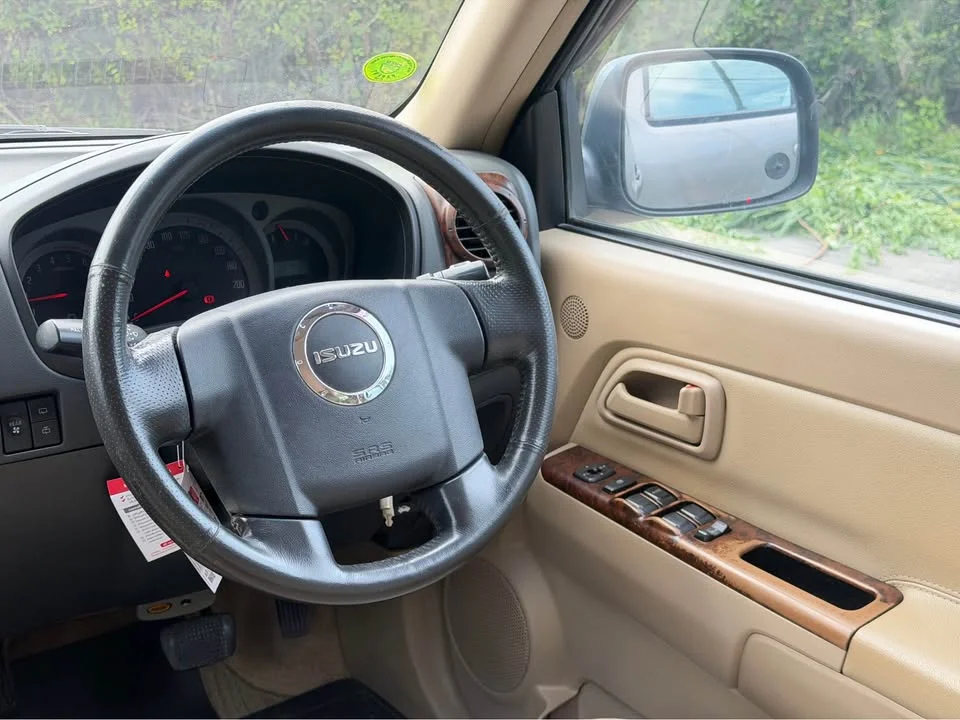 2006 Isuzu MU-7 2