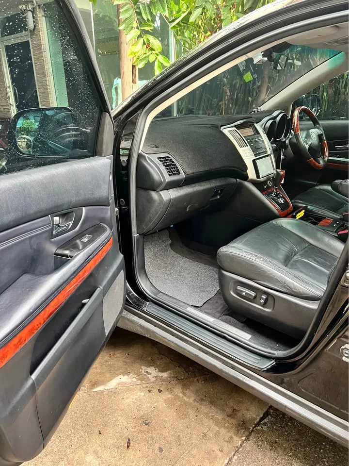 2004 Toyota Harrier II 2