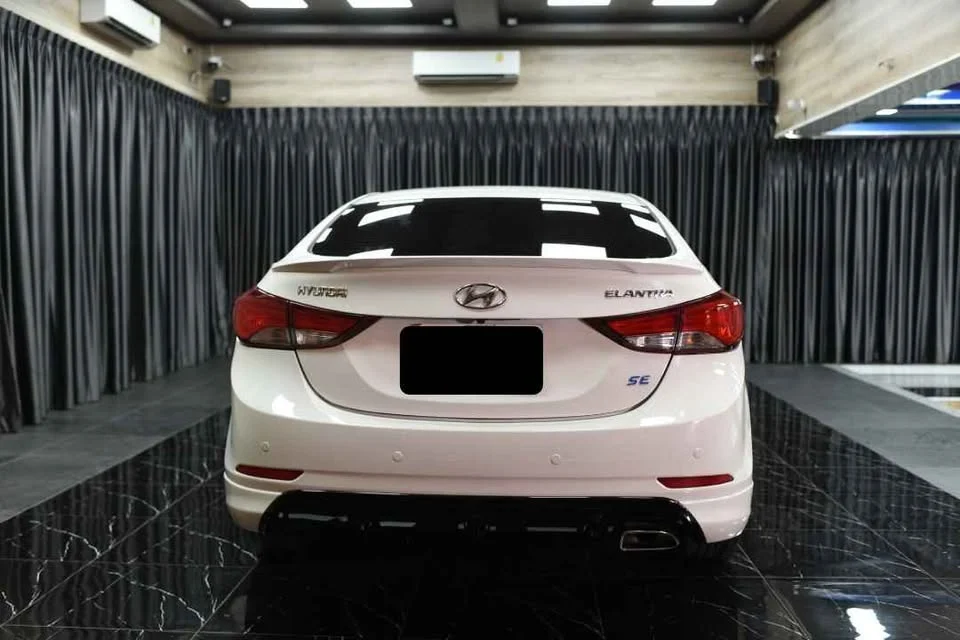 2016 Hyundai Elantra V 2