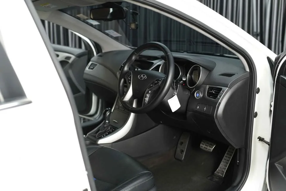2016 Hyundai Elantra V 3