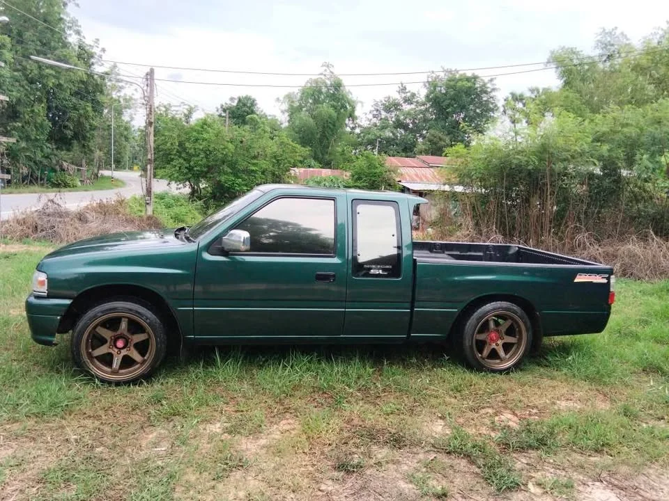 1996 Isuzu TFR III 2