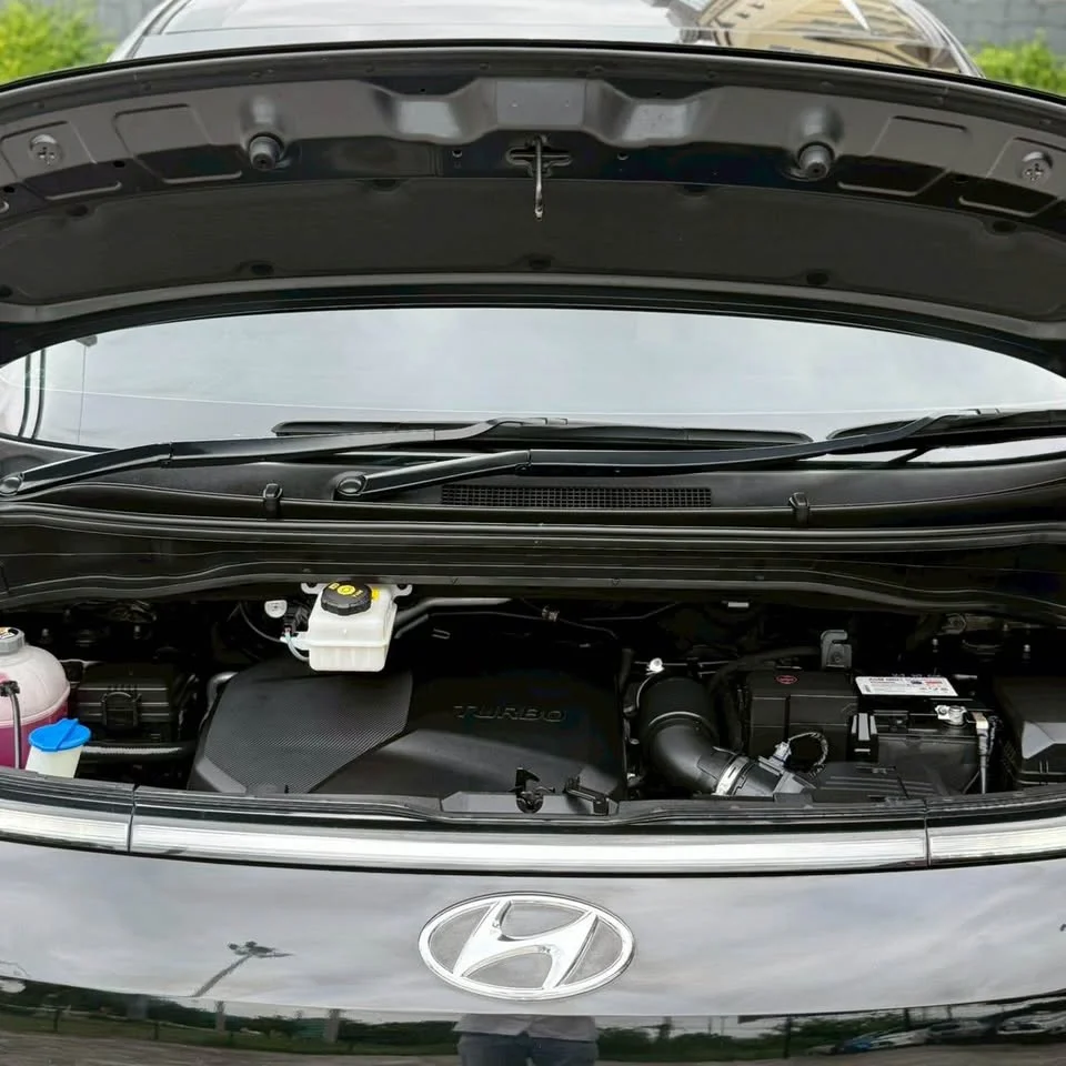 2023 Hyundai Staria US4 3