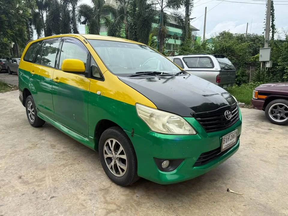 2013 Toyota Innova I 2
