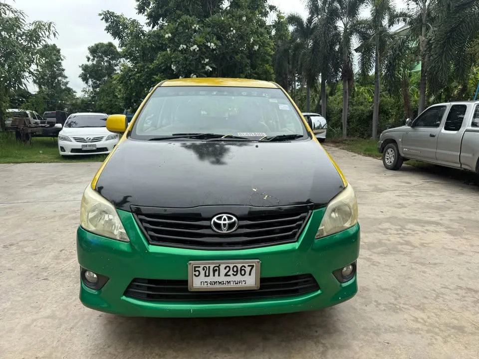 2013 Toyota Innova I 3