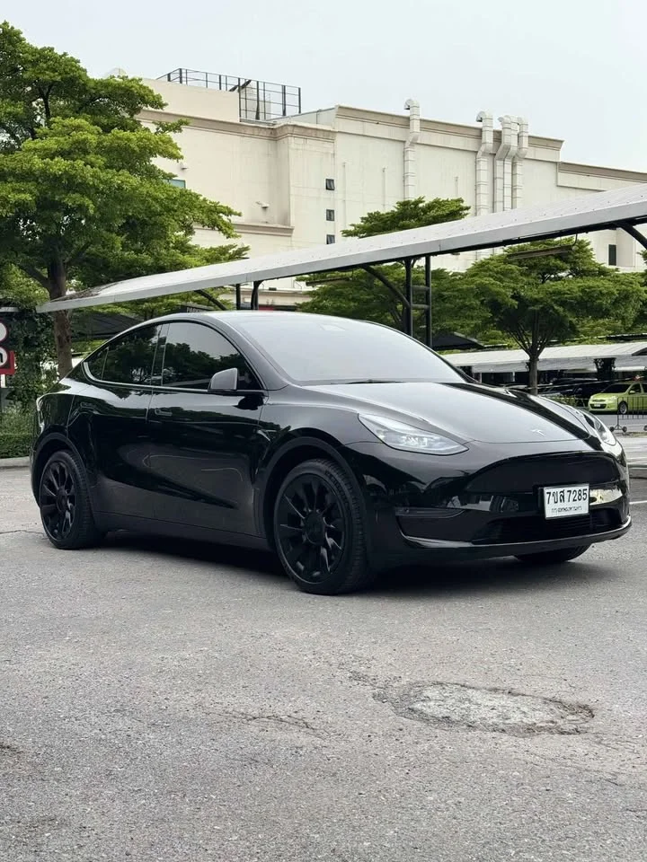2023 Tesla Model Y 2