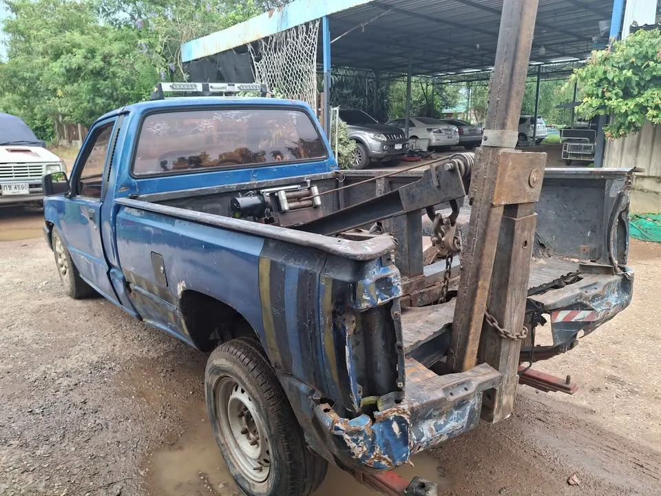 1993 Mitsubishi Triton II 3