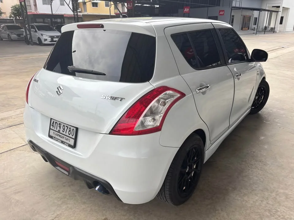 2013 Suzuki Swift II 3