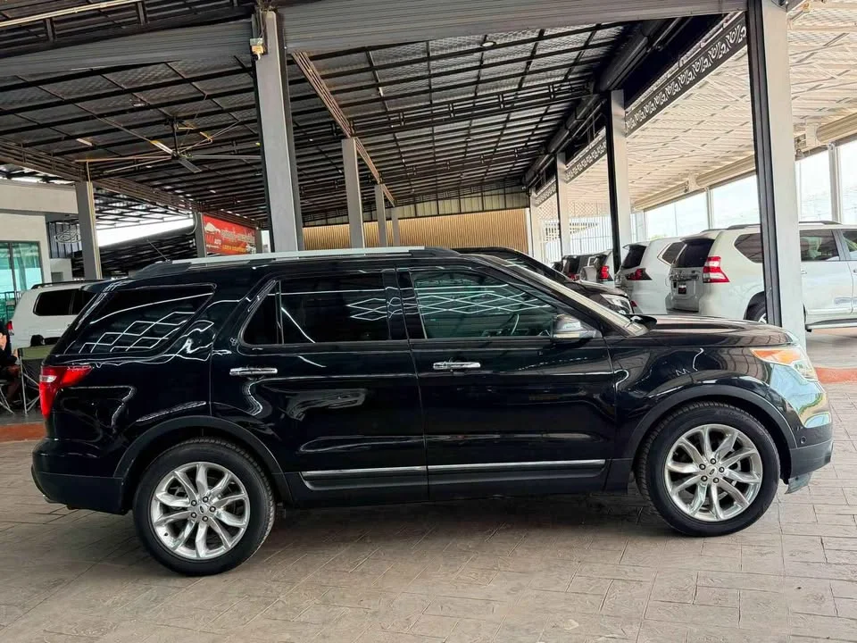 2015 Ford Explorer V 2