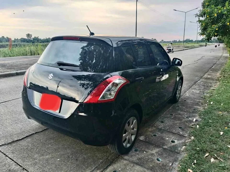 2012 Suzuki Swift II 2