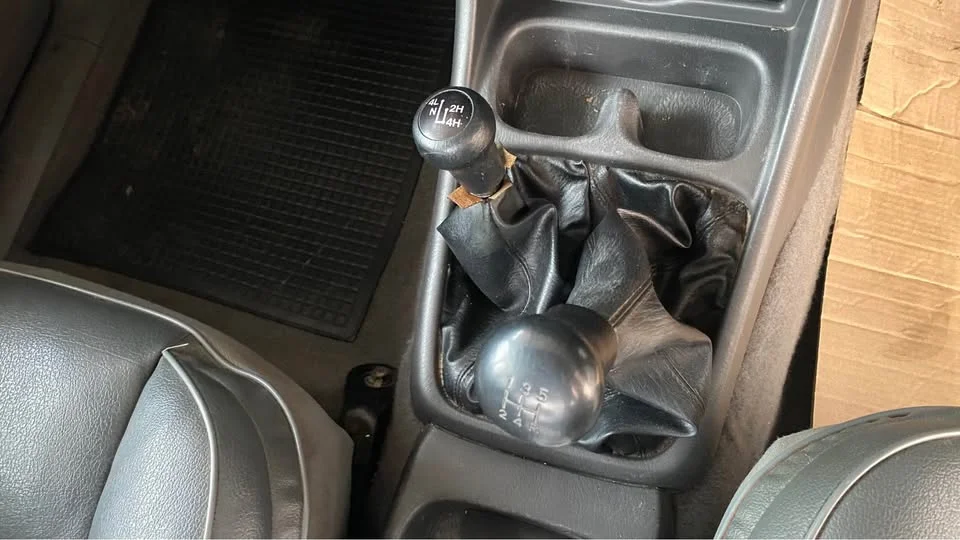 2002 Mazda 2500 Fighter V 2