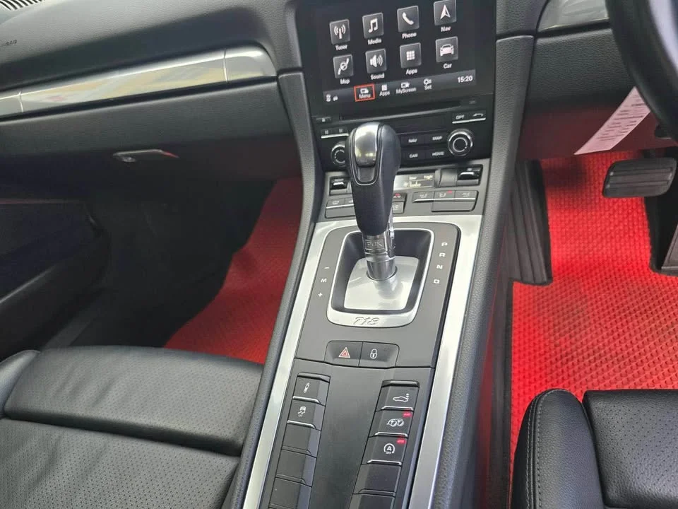 2017 Porsche 718 Boxster and Cayman IV 3