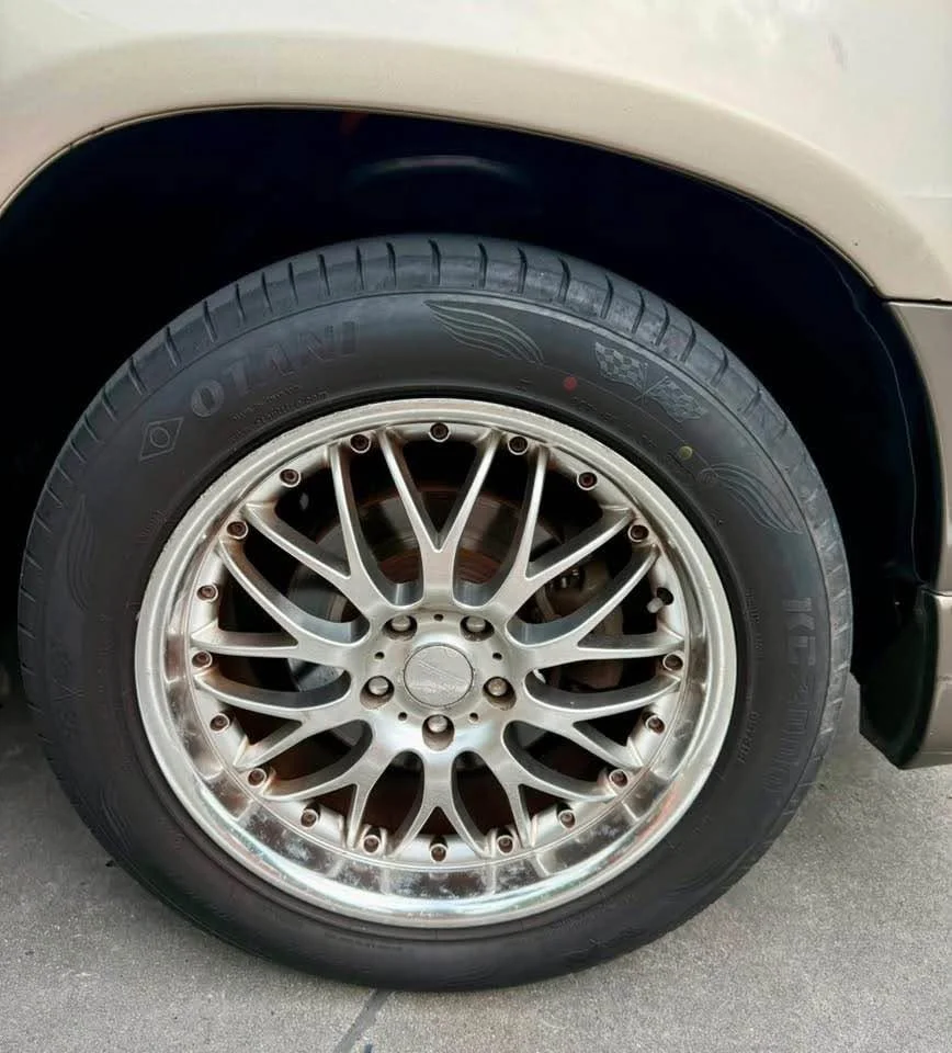 2002 Toyota Harrier I 3