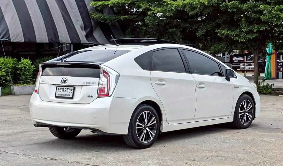 2012 Toyota Prius III 2