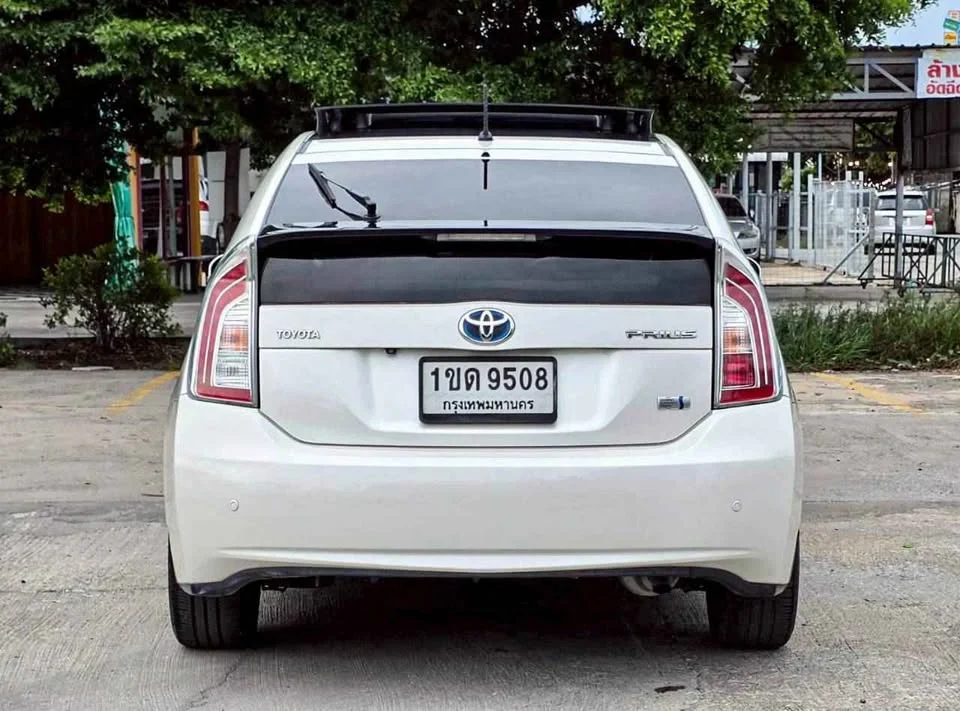 2012 Toyota Prius III 3