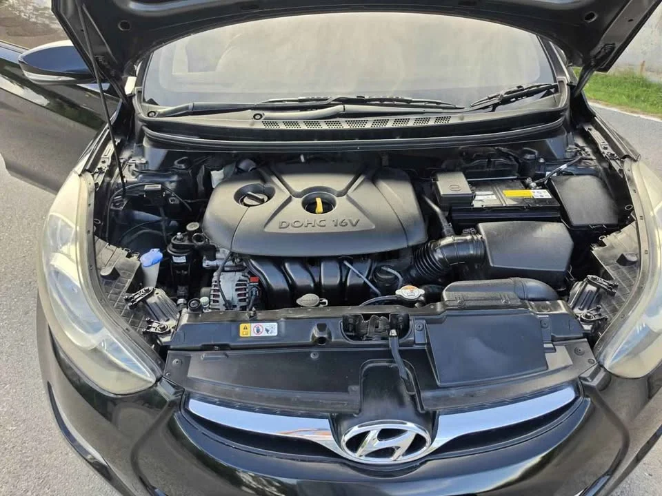 2011 Hyundai Elantra V 2