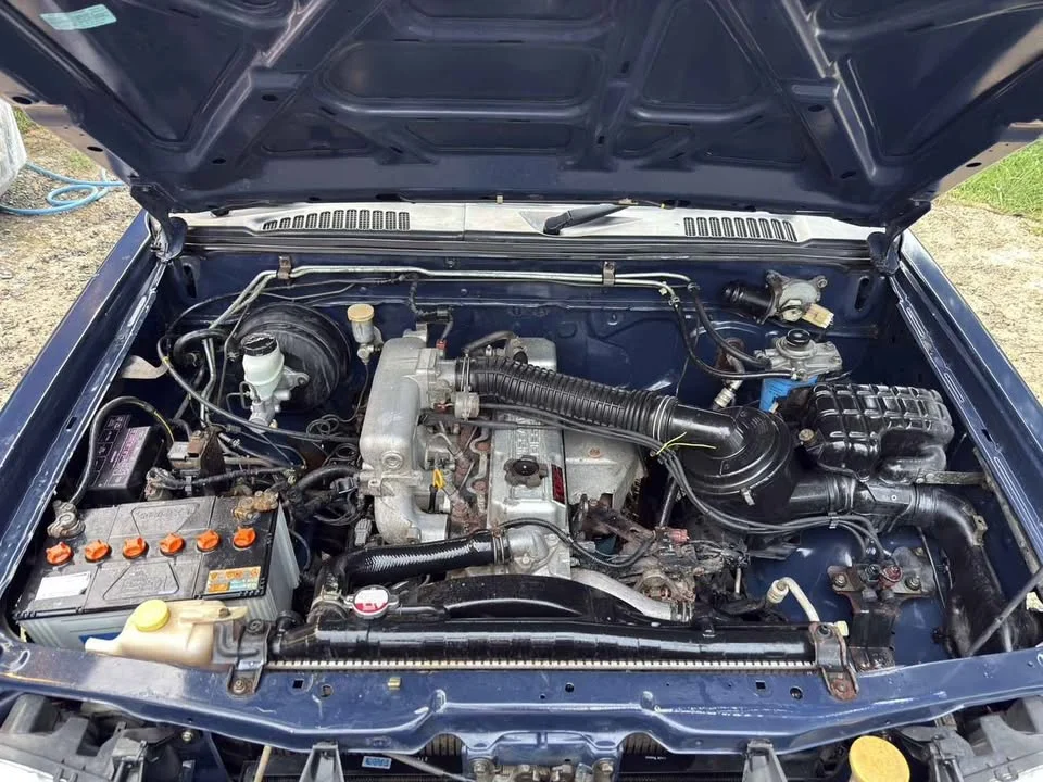 2004 Nissan Frontier I 3