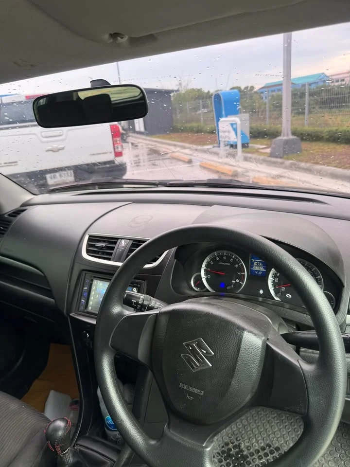 2015 Suzuki Swift II 3