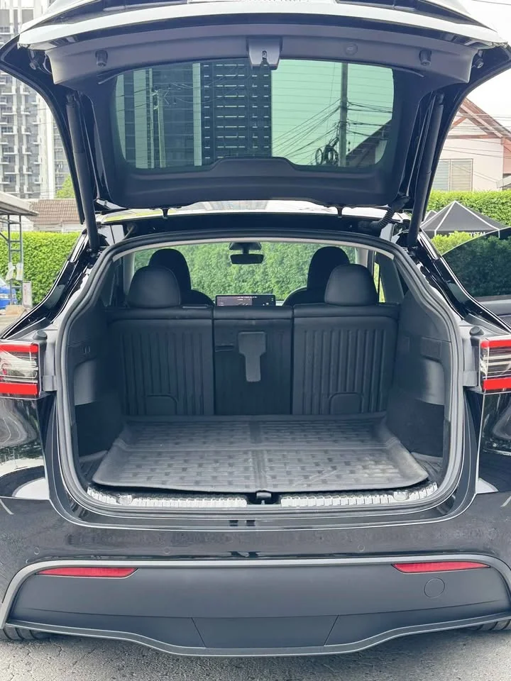 2023 Tesla Model Y 2