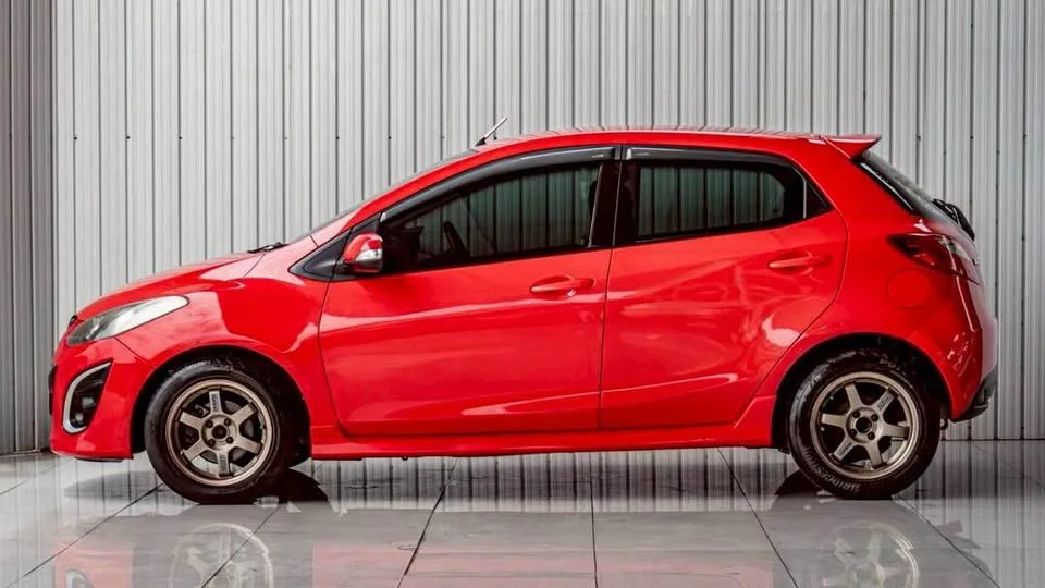 2013 Mazda 2 II 3