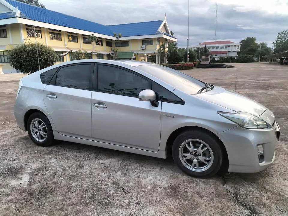 2011 Toyota Prius III 2