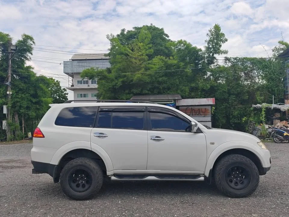 2011 Mitsubishi Pajero Sport II 2