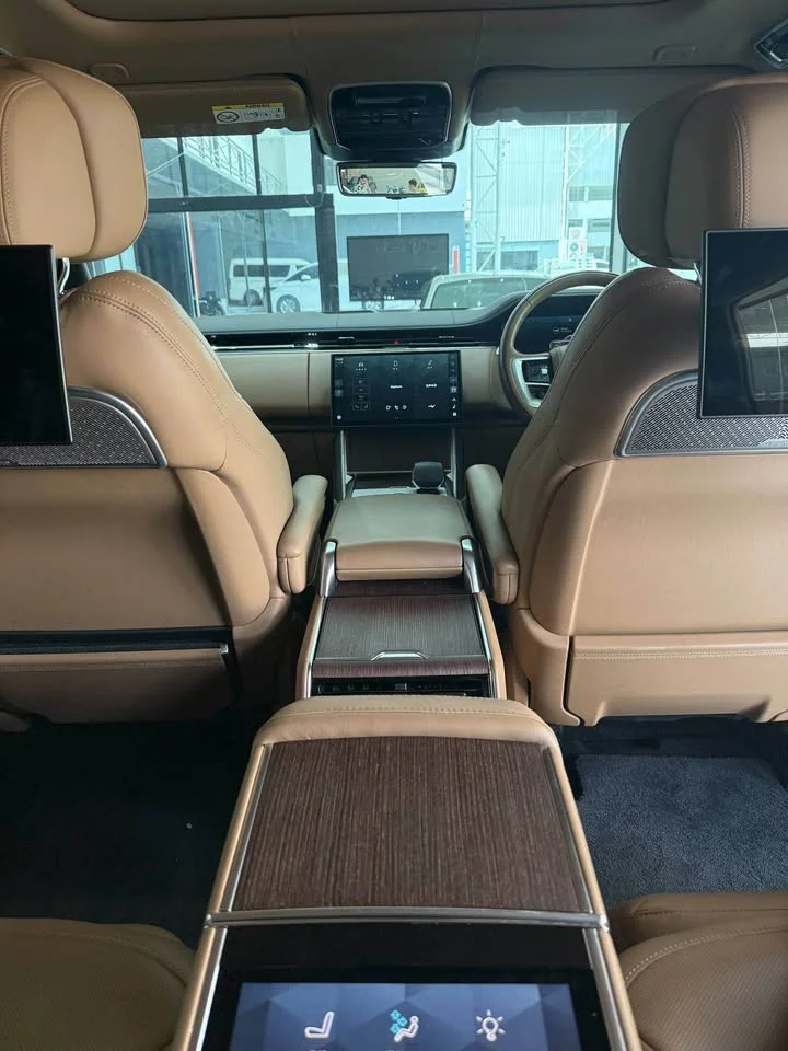 2024 Land Rover Range Rover V 2