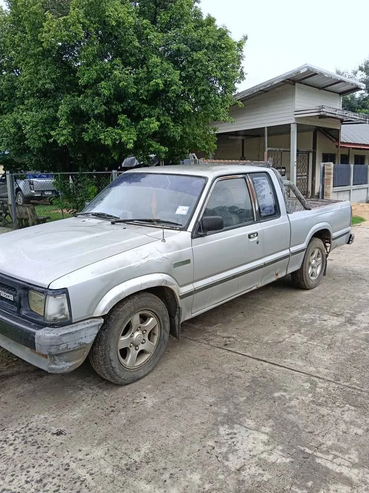 1990 Mazda B2500 IV 3