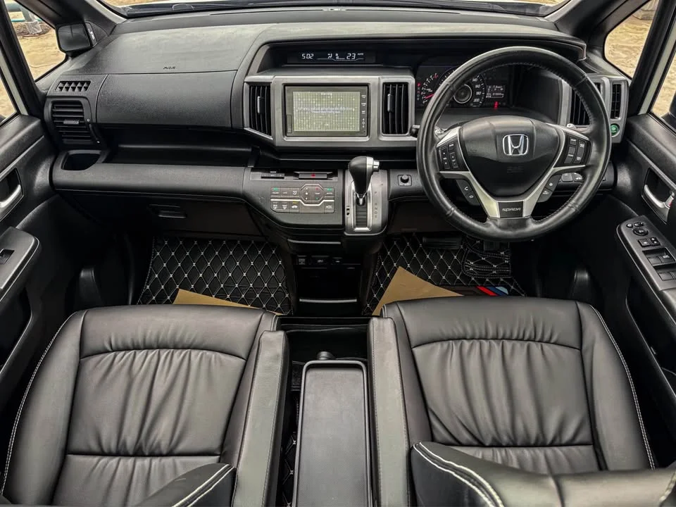 2014 Honda Stepwgn IV 2