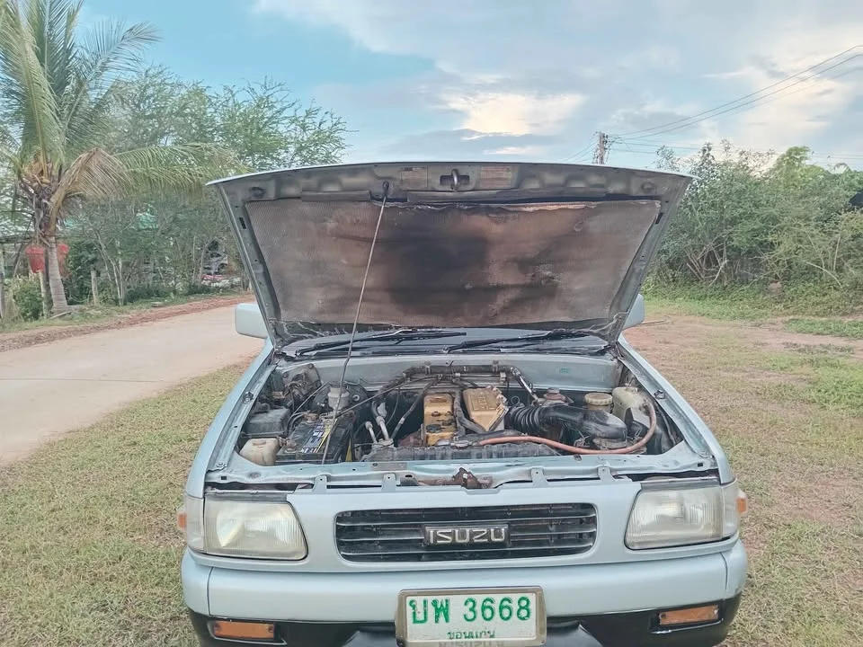 1996 Isuzu TFR III 2