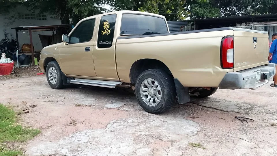 2005 Nissan Frontier I 3
