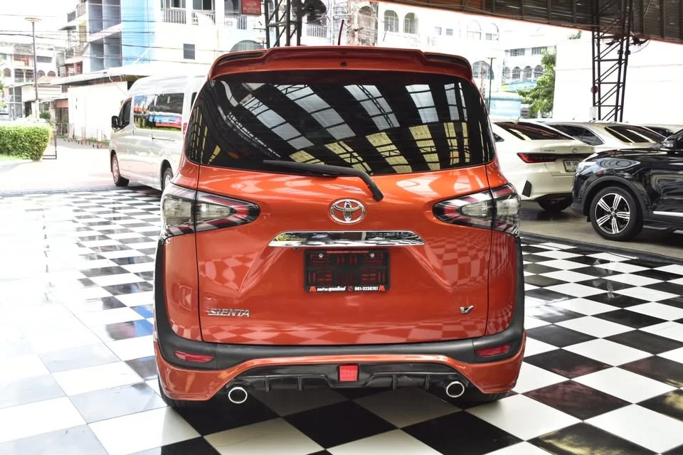 2018 Toyota Sienta II 2