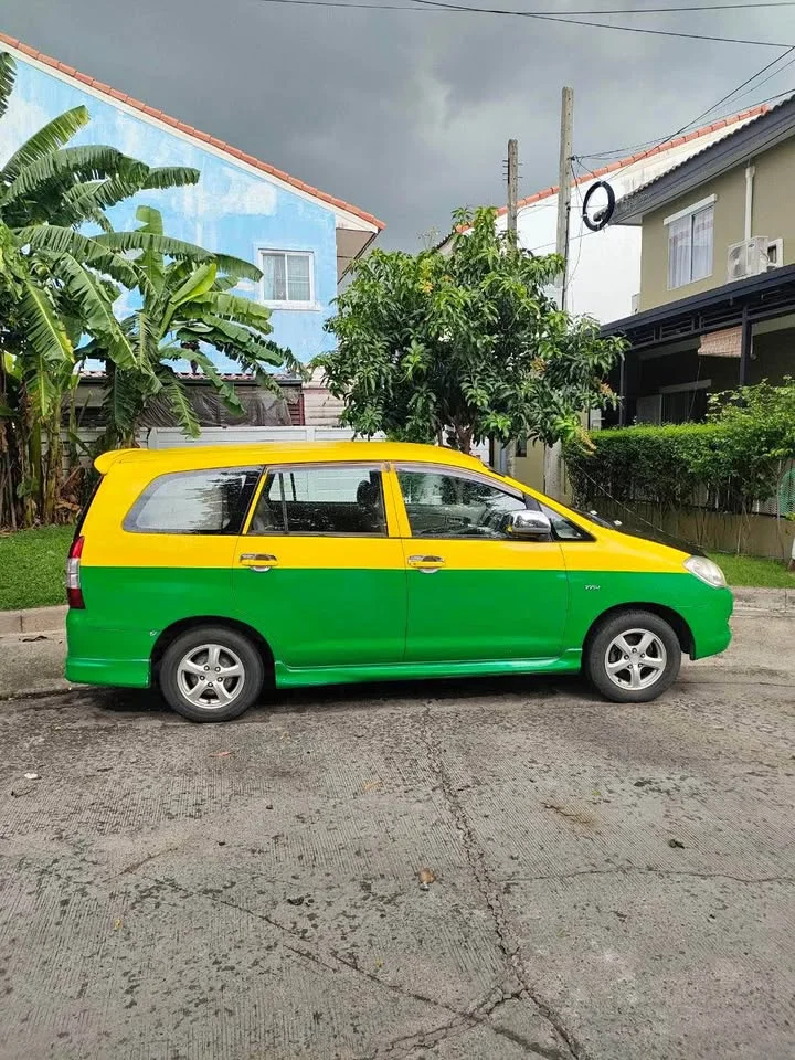 2011 Toyota Innova I 2