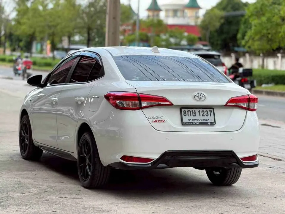 2019 Toyota Yaris ATIV III 2