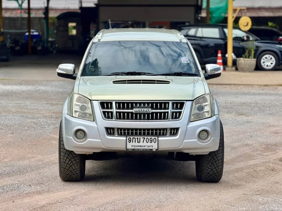 2009 Isuzu MU-7 2