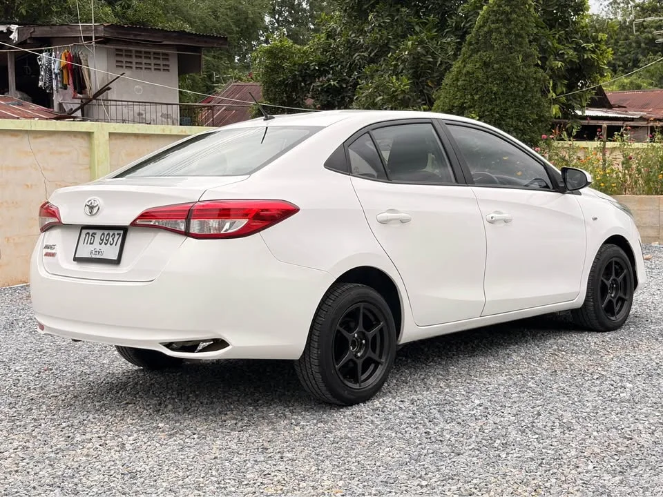 2017 Toyota Yaris ATIV III 2
