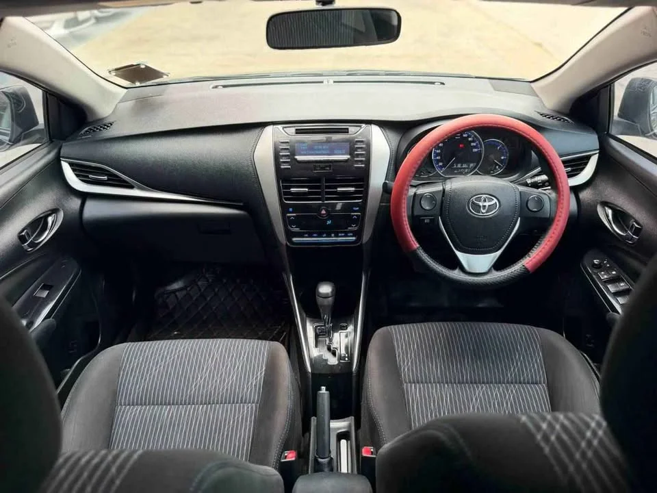 2017 Toyota Yaris III 2