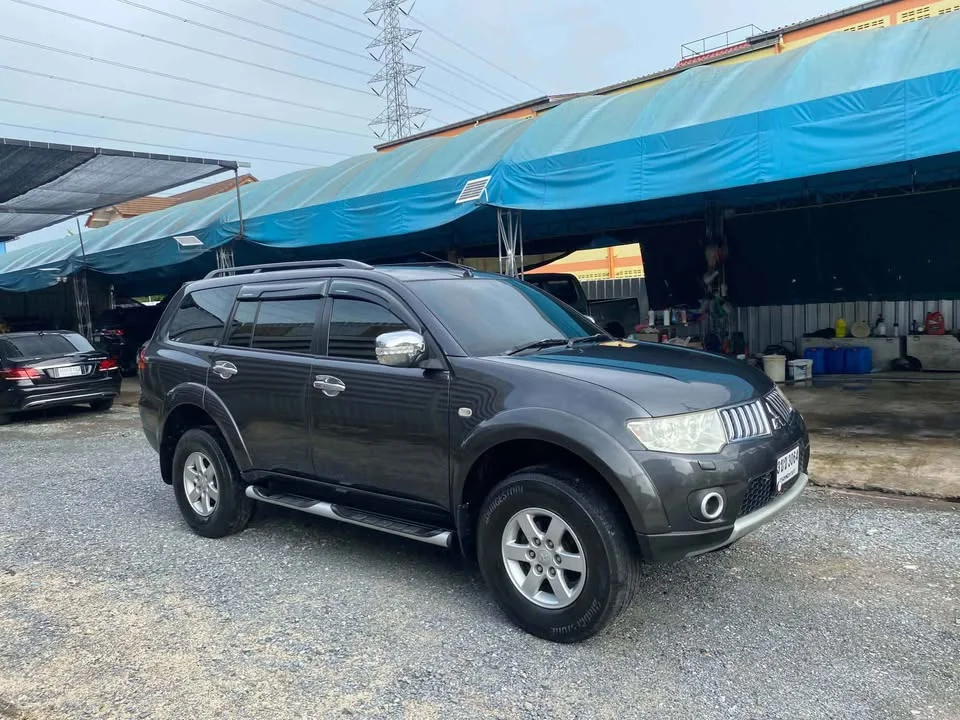 2011 Mitsubishi Pajero Sport II 2