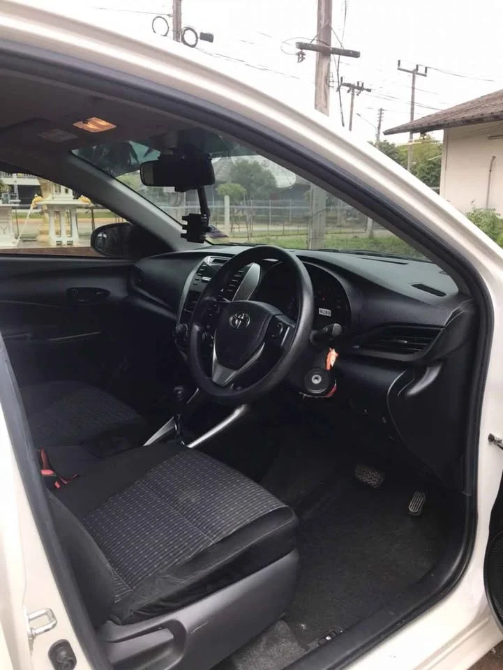 2020 Toyota Yaris ATIV III 2
