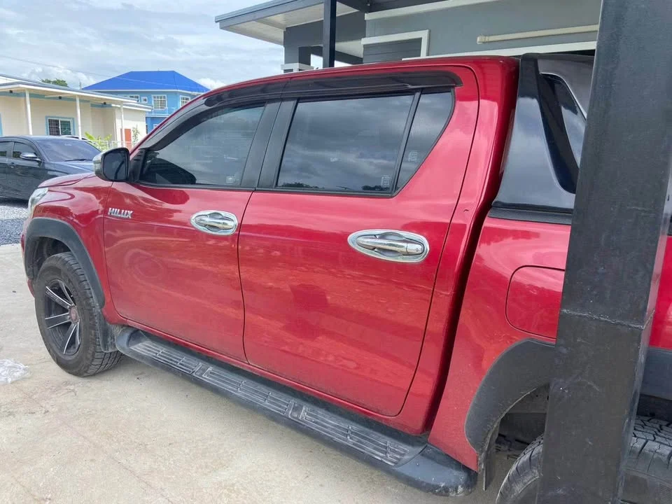 2018 Toyota Hilux VIII 2