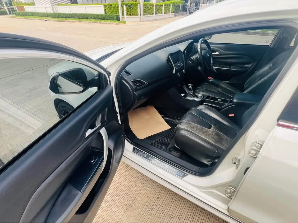 2017 MG 5 I  3